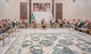 أمير منطقة حائل يعقد جلسته الاثنينية