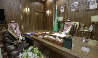 أمير حائل يستقبل مدير الشؤون الصحية بالمنطقة