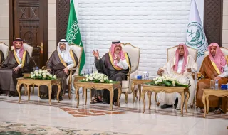 أمير منطقة حائل يعقد جلسته الاثنينية