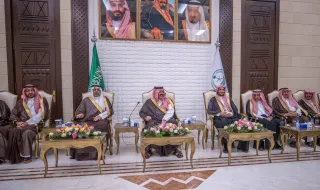 أمير منطقة حائل يعقد جلسته الاثنينية