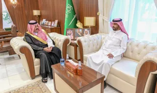 أمير حائل يستقبل رئيس سفراء جمعية الأدب بالمنطقة