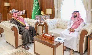 أمير منطقة حائل يستقبل رئيس نادي مرصد مشار الفلكي