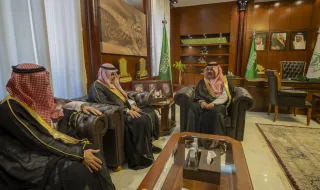 أمير منطقة حائل يطلع على الجهود التطويرية ومبادرات الإمارة التنموية