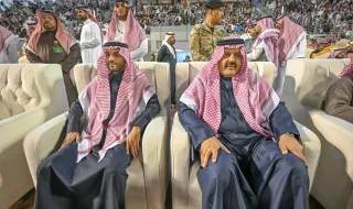 أمير منطقة حائل ونائبه يشهدان مباراة كرة القدم بين فريقي الجبلين والطائي ضمن مباريات دوري يلو