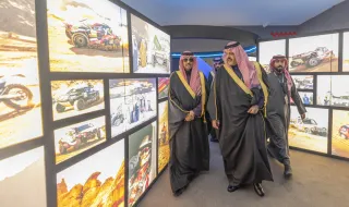 الأمير عبدالعزيز بن سعد يزور الفعاليات المصاحبة لرالي حائل تويوتا الدولي 2025