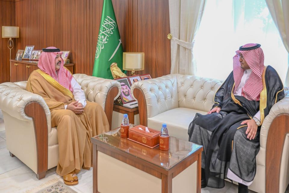 أمير حائل يستقبل رئيس الغرفة التجارية بالمنطقة